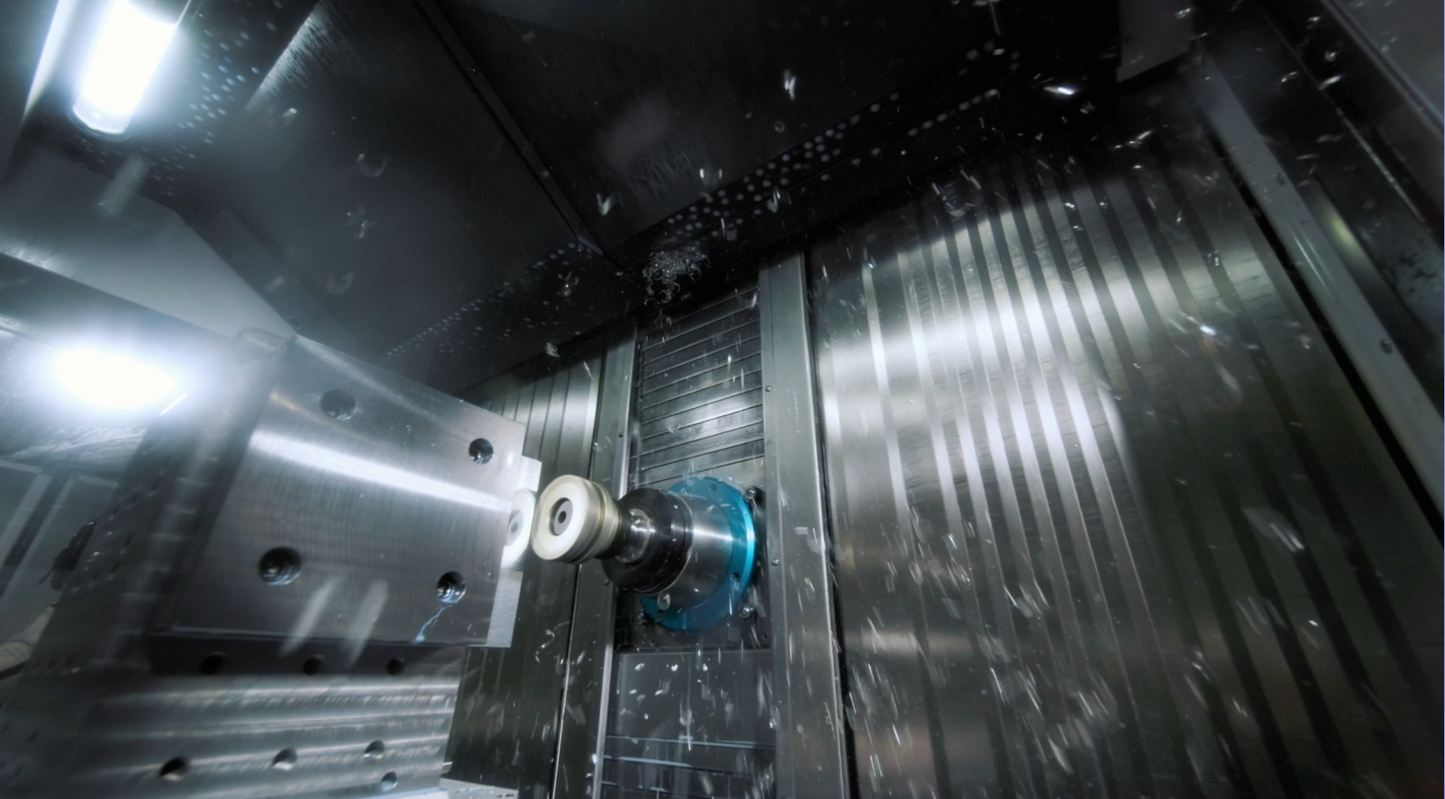 A look inside the processing area of the machining center with spindle